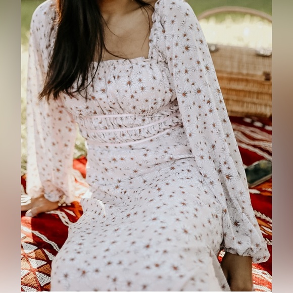 WAYF Blush pale pink long sleeve daisy floral dress size medium - Picture 9 of 9